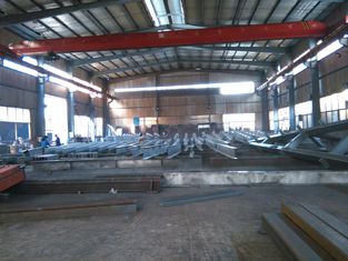 China Stahlkonstruktions-industrielle Stahlgebäude vor ausgeführt mit Dach Panles fournisseur